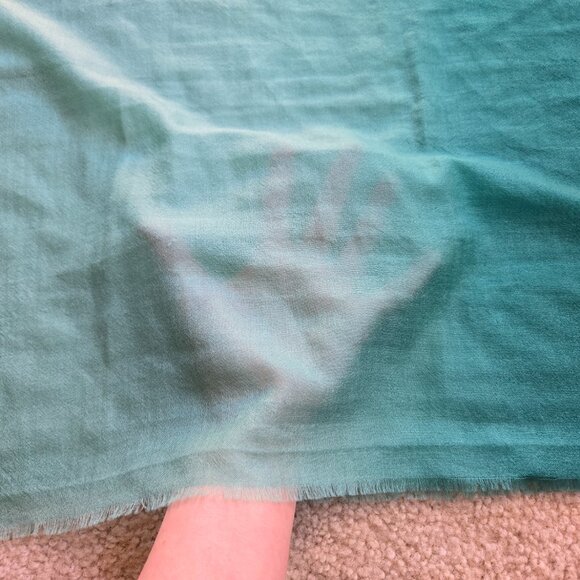 NWOT Lightweight Cashmere Scarf Green Ombre - Picture 5 of 9
